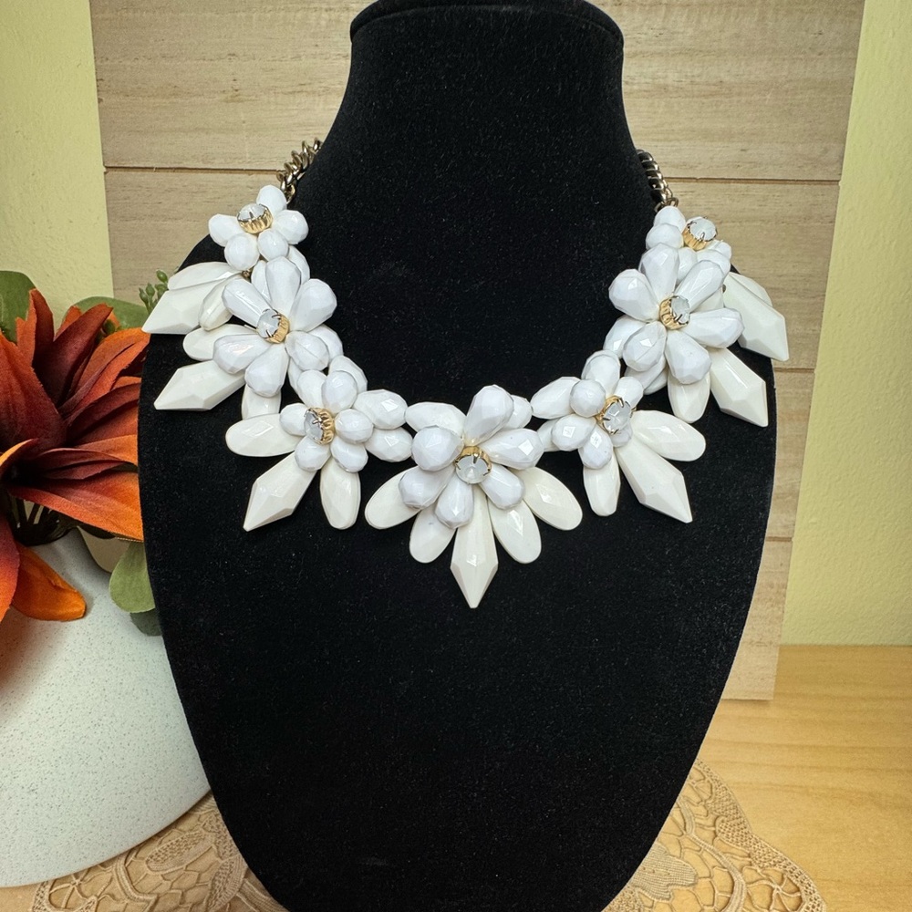 Milea white floral lucite chunky beaded statement necklace